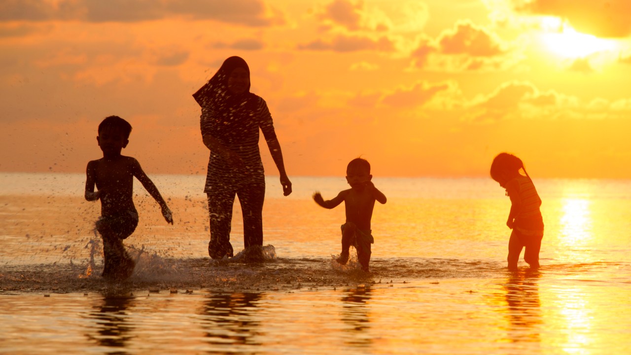 Parent_Parenting-ADHD-Kids_My-Story-Raising-and-Surviving-Three-ADHD-Children_Family-at-Sunset-3